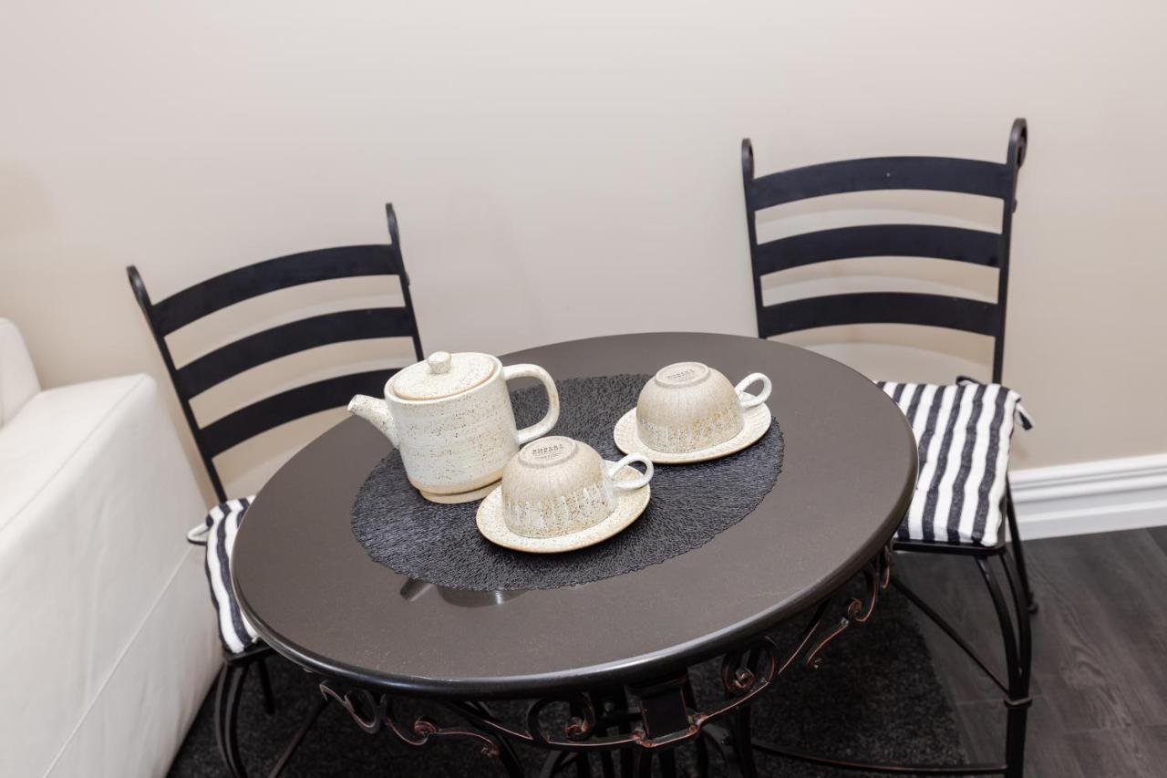 Sweet Magnolia 1 Or 2 Bedroom Suite St Kilda Cambridge With Complimentary Continental Breakfast 外观 照片